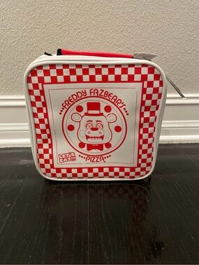 BioWorld Five Nights at
Freddy's Insulated Lunch Box